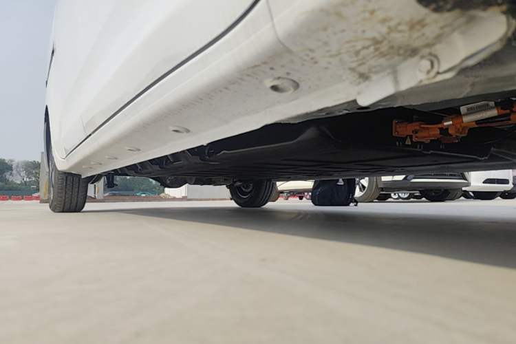 Used Wuling Zhiguang New Energy 2025 Model 305km Ambitious Edition Right Side Sill