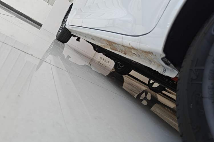 Used Wuling Zhiguang New Energy 2025 Model 305km Ambitious Edition Right Side Sill