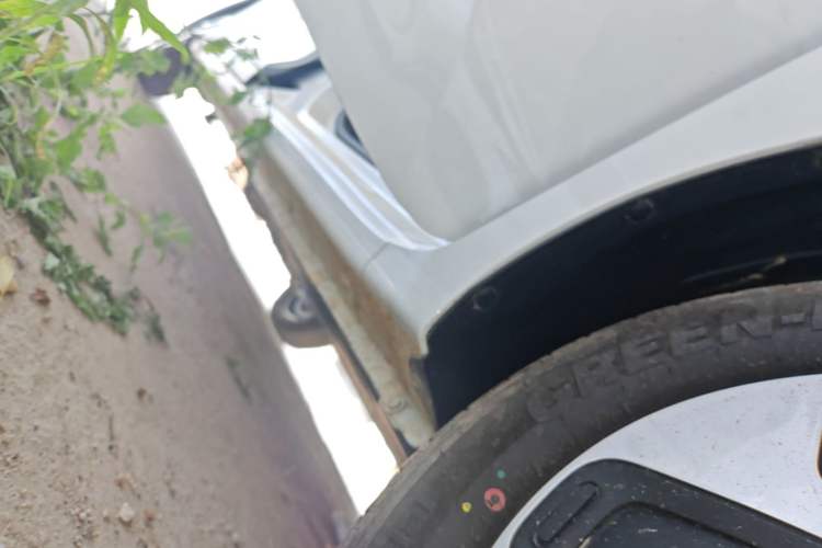Used Wuling Zhiguang New Energy 2025 Model 305km Ambitious Edition Right Side Sill