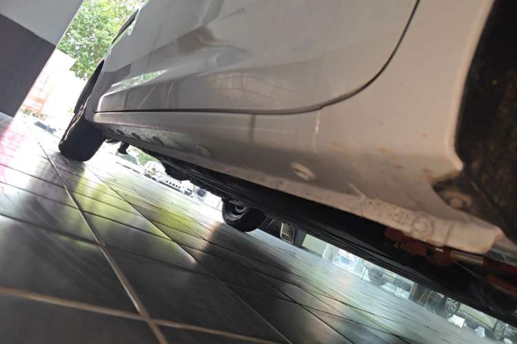 Used Wuling Zhiguang New Energy 2025 Model 305km Ambitious Edition Right Side Sill