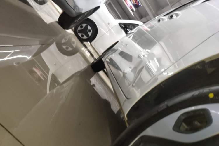 Used Wuling Zhiguang New Energy 2025 Model 305km Ambitious Edition Right Side Sill