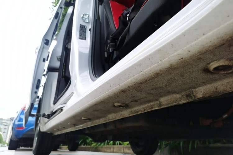 Used Wuling Zhiguang New Energy 2025 Comfort Model Right Side Sill