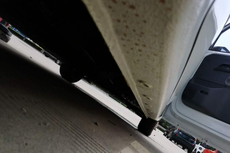 Used Wuling Zhiguang New Energy 2025 Model 305km Ambitious Edition Right Side Sill