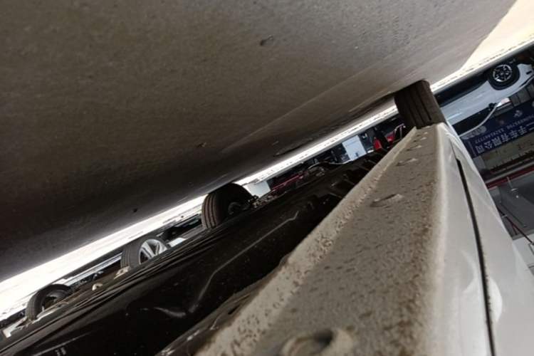 Used Wuling Zhiguang New Energy 2025 Model 305km Ambitious Edition Right Side Sill