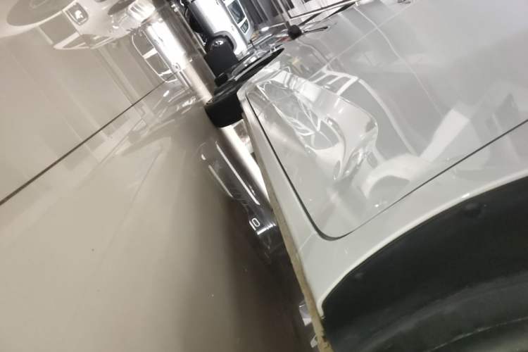 Used Wuling Zhiguang New Energy 2025 Model 305km Ambitious Edition Right Side Sill