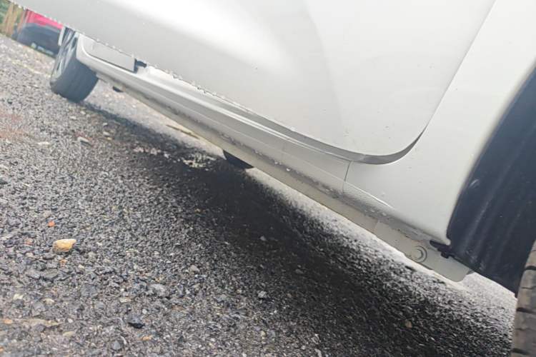 Used Wuling Zhiguang New Energy 2025 Model 305km Ambitious Edition Right Side Sill