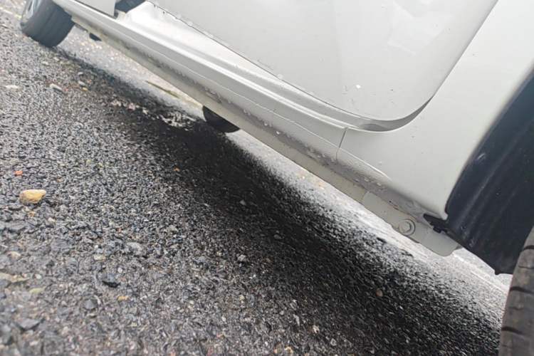 Used Wuling Zhiguang New Energy 2025 Model 305km Ambitious Edition Right Side Sill