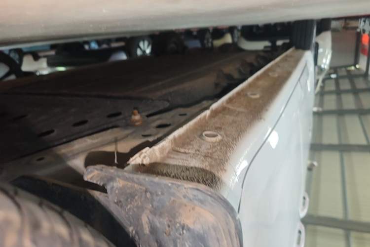Used Wuling Zhiguang New Energy 2025 Model 305km Ambitious Edition Right Side Sill