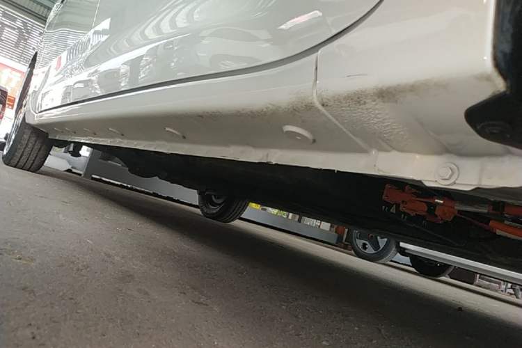 Used Wuling Zhiguang New Energy 2025 Model 305km Ambitious Edition Right Side Sill