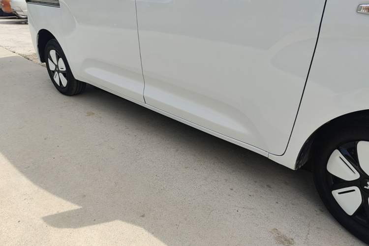 Used Wuling Zhiguang New Energy 2025 Standard Model Right Side Sill