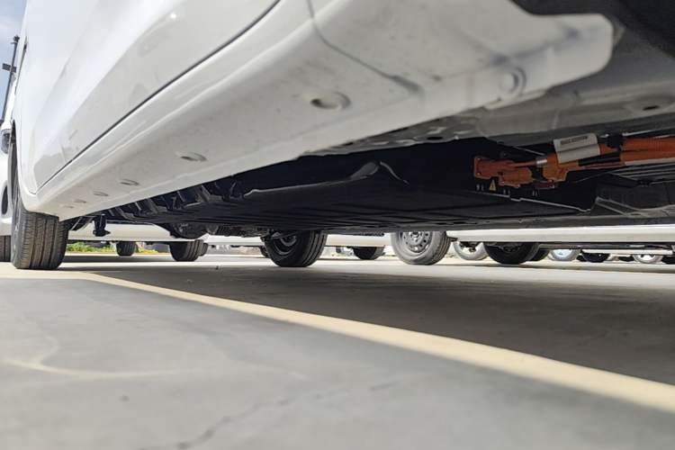 Used Wuling Zhiguang New Energy 2025 Model 305km Ambitious Edition Right Side Sill
