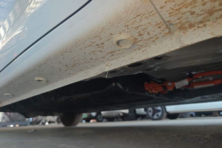 Used Wuling Zhiguang New Energy 2025 Model 305km Ambitious Edition Right Side Sill