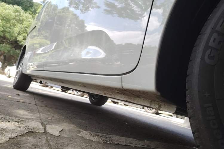 Used Wuling Zhiguang New Energy 2025 Model 305km Ambitious Edition Right Side Sill