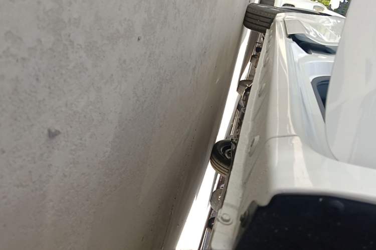 Used Wuling Zhiguang New Energy 2025 Model 305km Ambitious Edition Right Side Sill