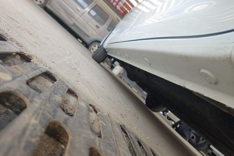 Used Wuling Zhiguang New Energy 2025 Model 305km Ambitious Edition Right Side Sill