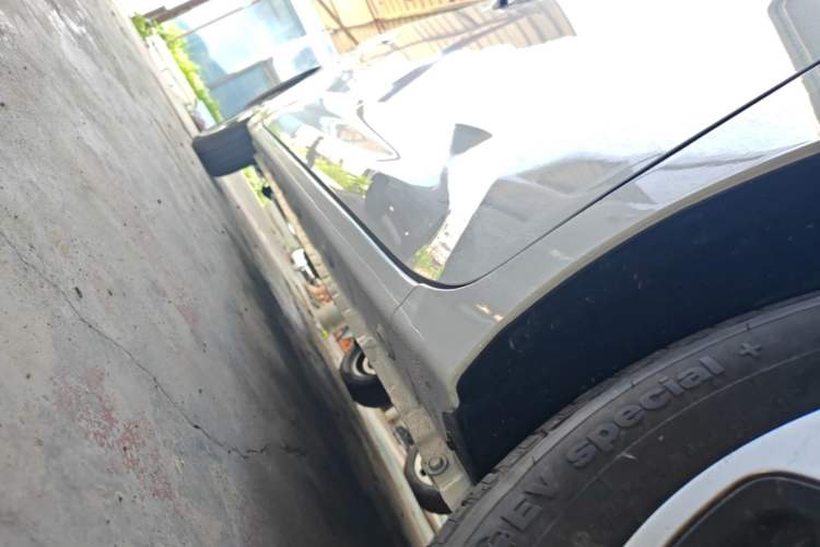 Used Wuling Zhiguang New Energy 2025 Model 305km Ambitious Edition Right Side Sill