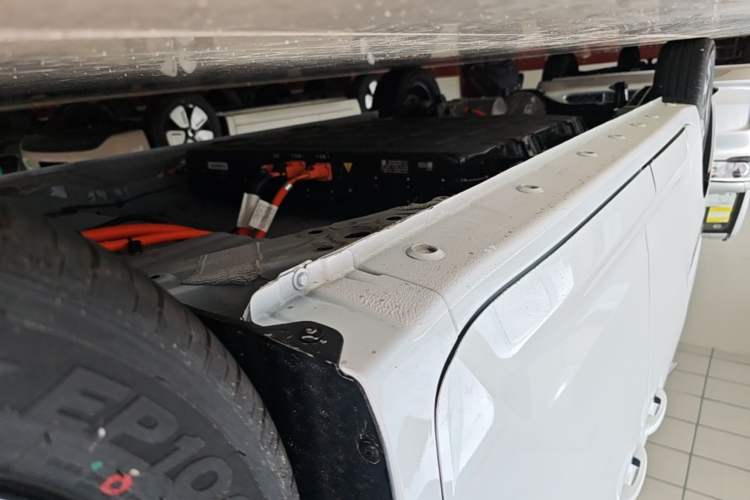 Used Wuling Zhiguang New Energy 2025 Comfort Model Right Side Sill