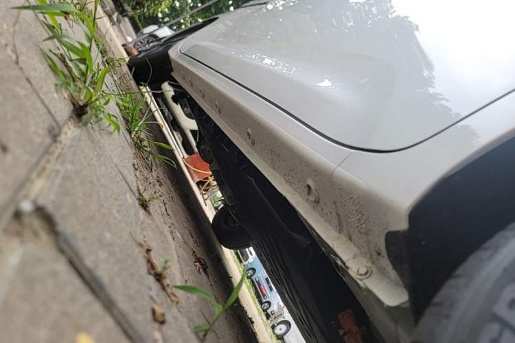 Used Wuling Zhiguang New Energy 2025 Model 305km Ambitious Edition Right Side Sill