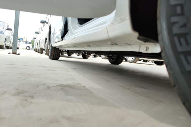 Used Wuling Zhiguang New Energy 2025 Model 305km Ambitious Edition Right Side Sill