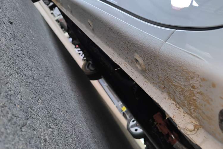 Used Wuling Zhiguang New Energy 2025 Model 305km Ambitious Edition Right Side Sill