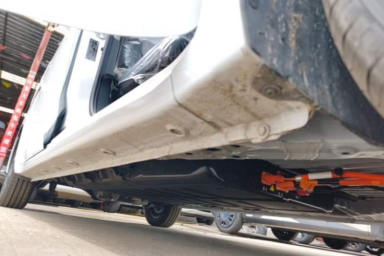 Used Wuling Zhiguang New Energy 2025 Model 305km Ambitious Edition Right Side Sill