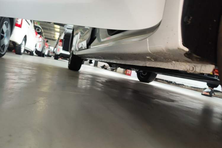 Used Wuling Zhiguang New Energy 2025 Model 305km Ambitious Edition Right Side Sill