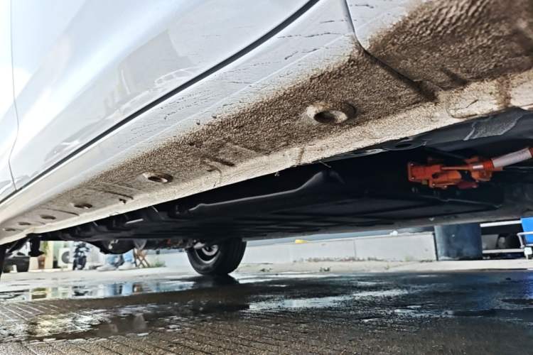 Used Wuling Zhiguang New Energy 2025 Model 305km Ambitious Edition Right Side Sill