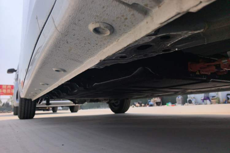 Used Wuling Zhiguang New Energy 2025 Model 305km Ambitious Edition Right Side Sill