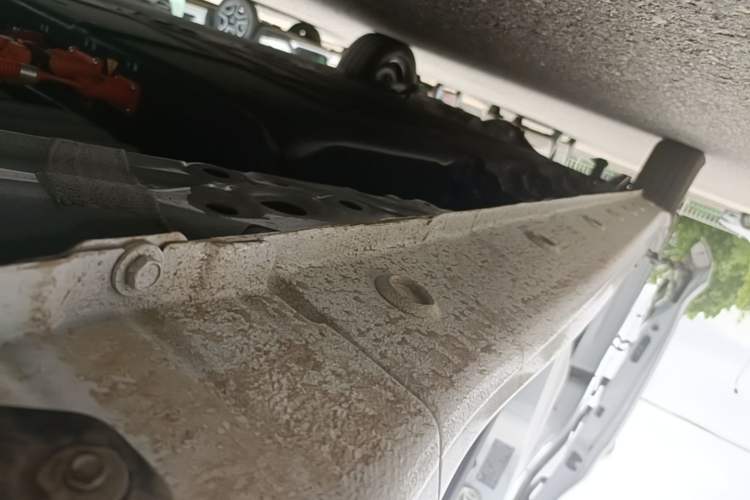 Used Wuling Zhiguang New Energy 2025 Model 305km Ambitious Edition Right Side Sill
