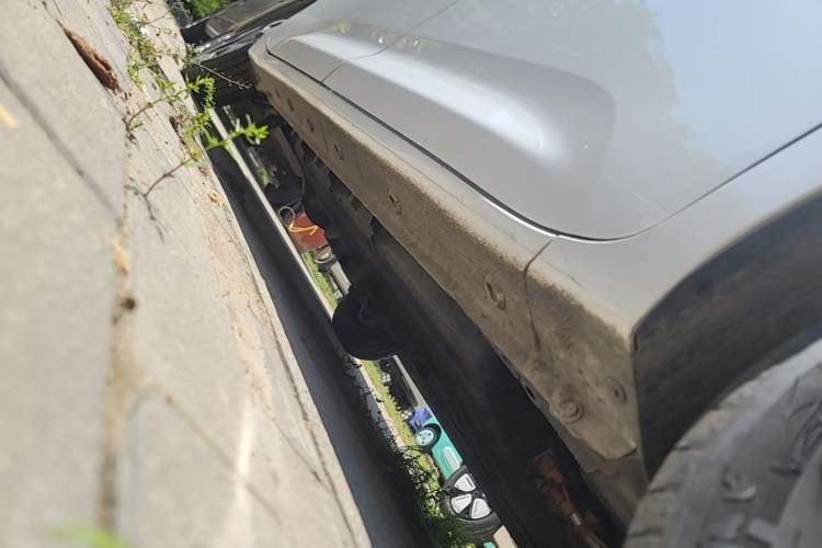 Used Wuling Zhiguang New Energy 2025 Model 305km Ambitious Edition Right Side Sill