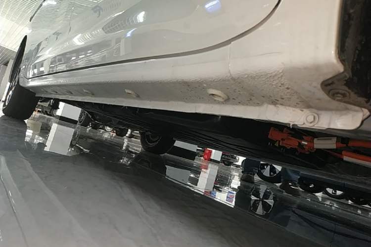 Used Wuling Zhiguang New Energy 2025 Model 305km Ambitious Edition Right Side Sill