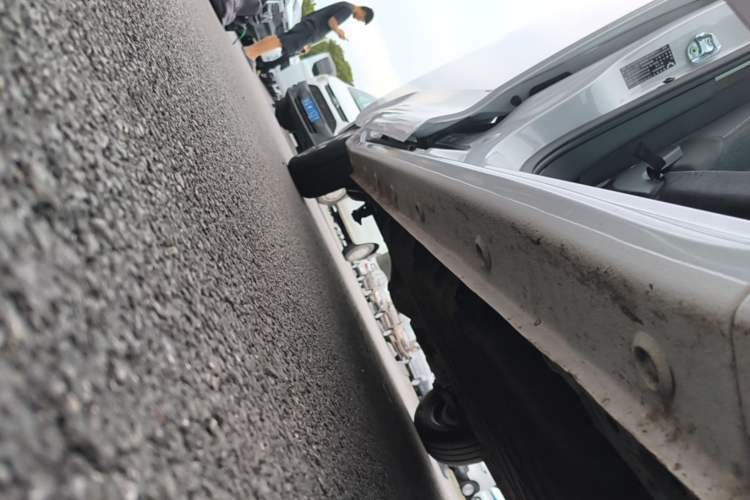 Used Wuling Zhiguang New Energy 2025 Model 305km Ambitious Edition Right Side Sill