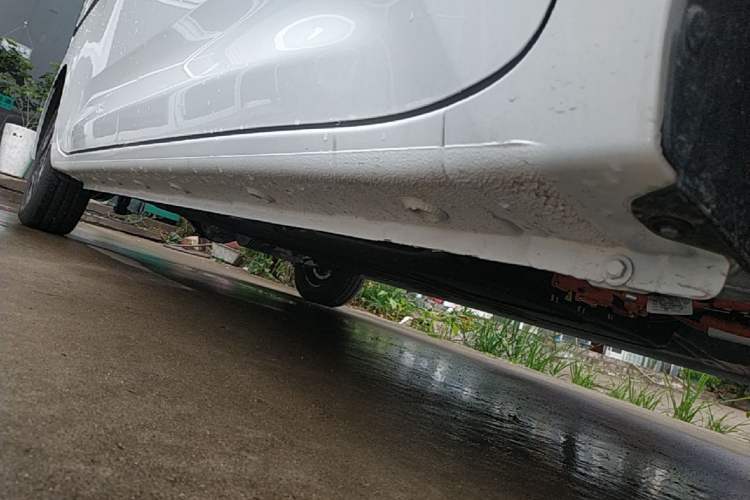 Used Wuling Zhiguang New Energy 2025 Model 305km Ambitious Edition Right Side Sill