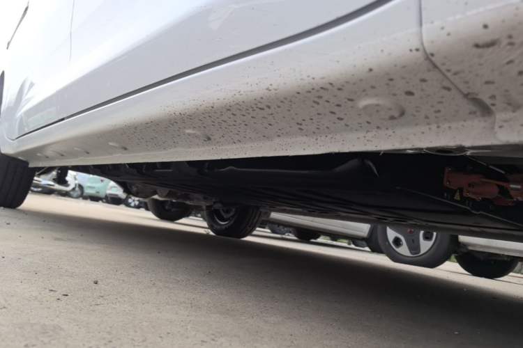Used Wuling Zhiguang New Energy 2025 Model 305km Ambitious Edition Right Side Sill