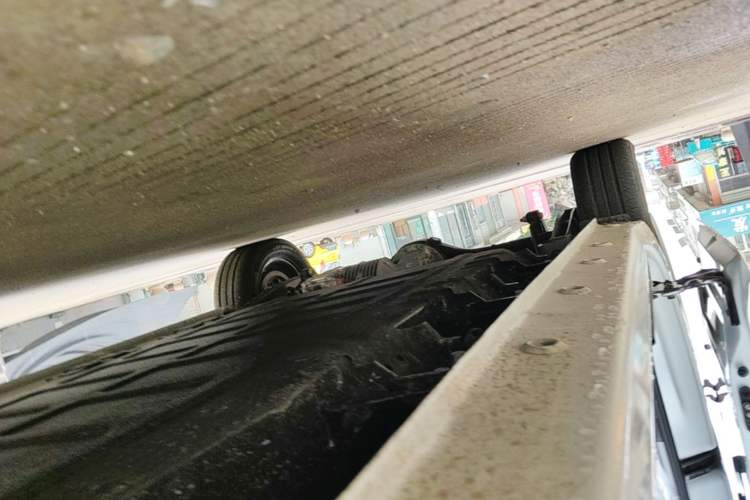 Used Wuling Zhiguang New Energy 2025 Model 305km Ambitious Edition Right Side Sill