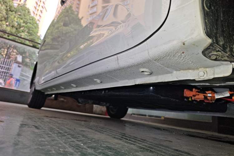 Used Wuling Zhiguang New Energy 2025 Model 305km Ambitious Edition Right Side Sill