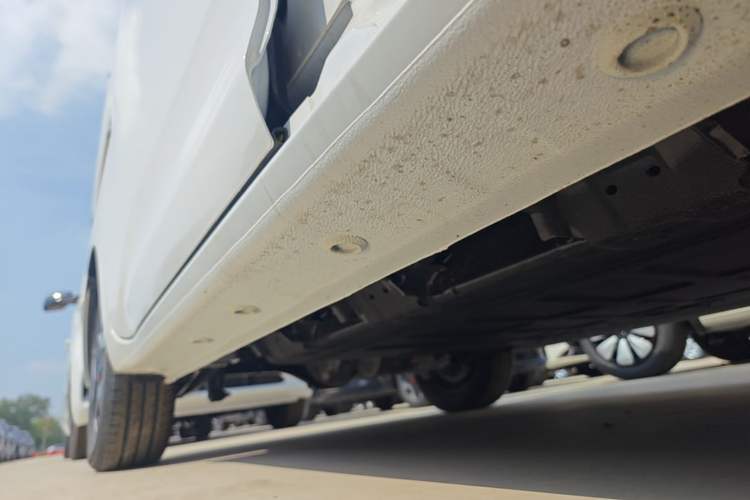 Used Wuling Zhiguang New Energy 2025 Model 305km Ambitious Edition Right Side Sill