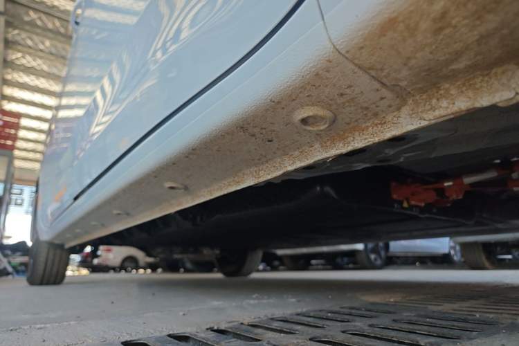 Used Wuling Zhiguang New Energy 2025 Model 305km Ambitious Edition Right Side Sill
