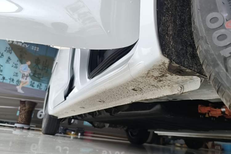 Used Wuling Zhiguang New Energy 2025 Model 305km Ambitious Edition Right Side Sill