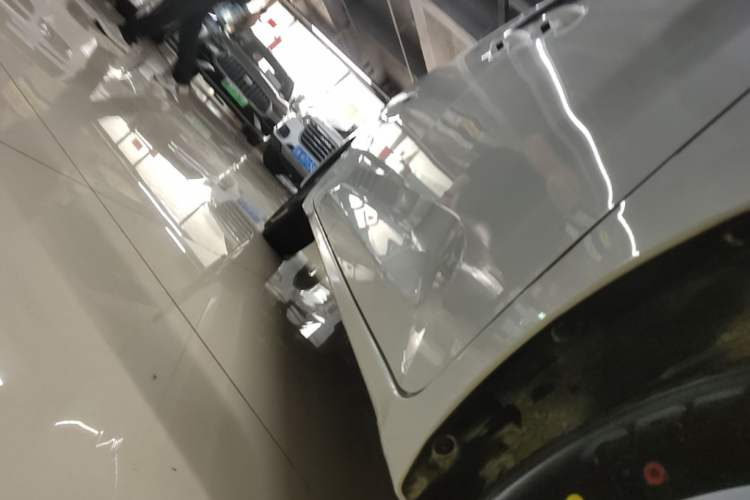 Used Wuling Zhiguang New Energy 2025 Model 305km Ambitious Edition Right Side Sill