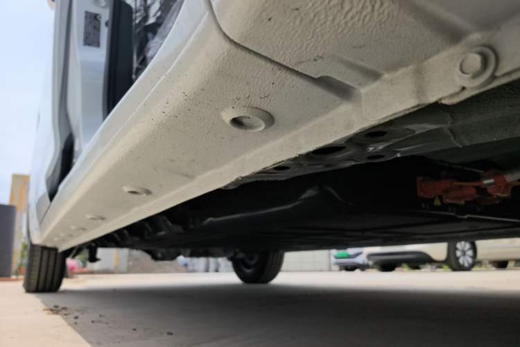 Used Wuling Zhiguang New Energy 2025 Model 305km Ambitious Edition Right Side Sill