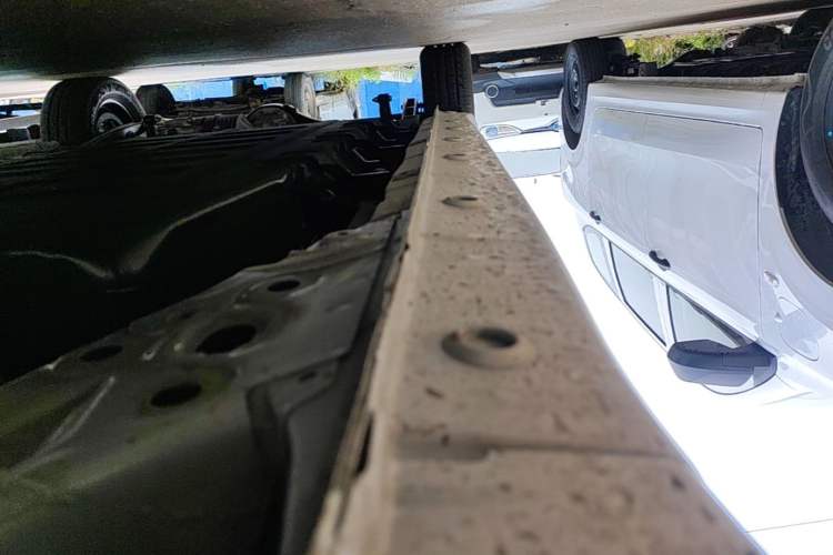 Used Wuling Zhiguang New Energy 2025 Model 305km Ambitious Edition Right Side Sill