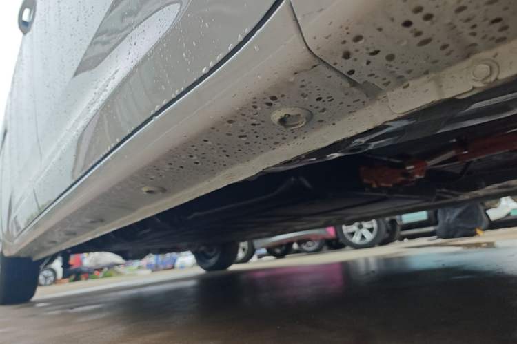 Used Wuling Zhiguang New Energy 2025 Model 305km Ambitious Edition Right Side Sill