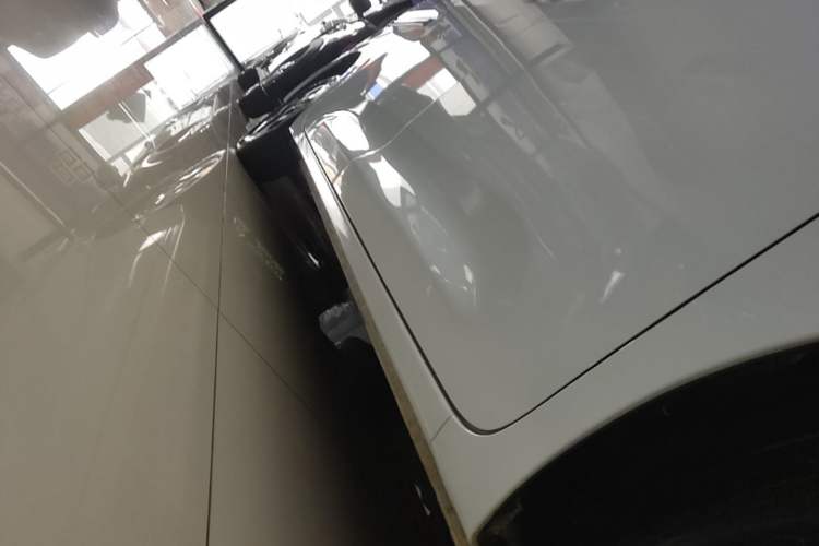 Used Wuling Zhiguang New Energy 2025 Model 305km Ambitious Edition Right Side Sill