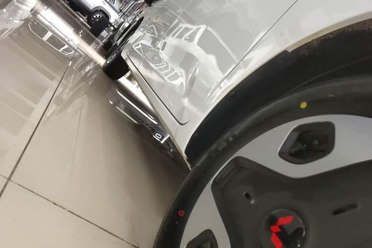 Used Wuling Zhiguang New Energy 2025 Model 305km Ambitious Edition Right Side Sill