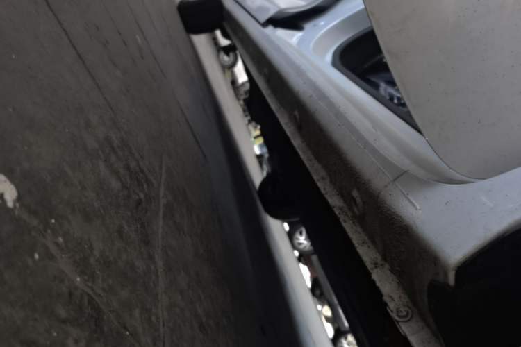 Used Wuling Zhiguang New Energy 2025 Model 305km Ambitious Edition Right Side Sill
