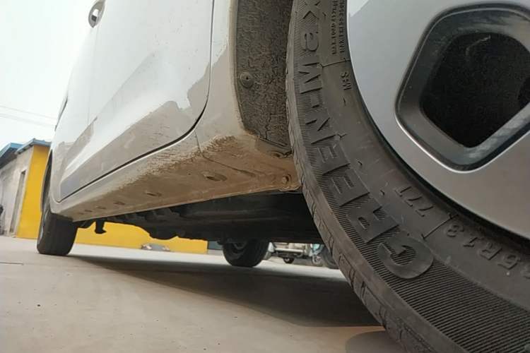 Used Wuling Zhiguang New Energy 2025 Model 305km Ambitious Edition Right Side Sill