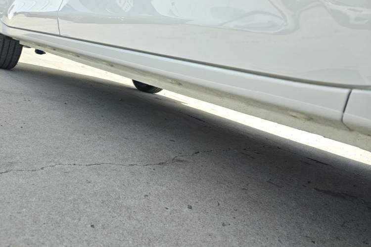 Used Wuling Zhiguang New Energy 2025 Standard Model Right Side Sill