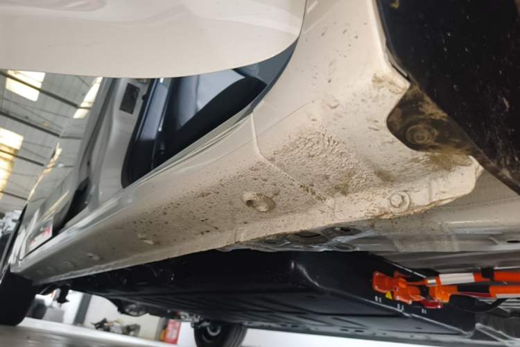 Used Wuling Zhiguang New Energy 2025 Model 305km Ambitious Edition Right Side Sill