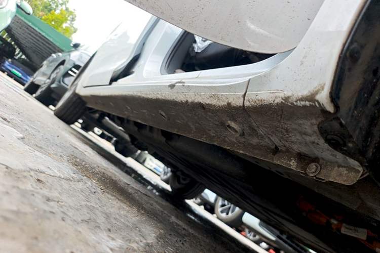 Used Wuling Zhiguang New Energy 2025 Model 305km Ambitious Edition Right Side Sill